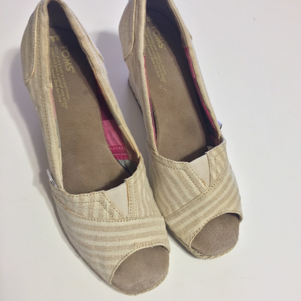 Toms in Tan & Cream Stripe Wedges Size 8.5 W